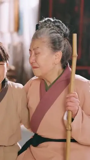 全家穿成古代房奴,开小卖部发家 《全家穿成古代房奴,开小卖部发家》短剧封面