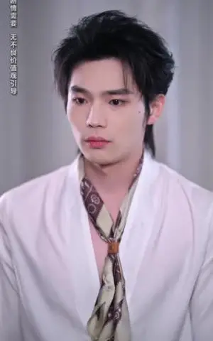 《女总裁和年下娇夫的甜婚蜜爱》短剧封面