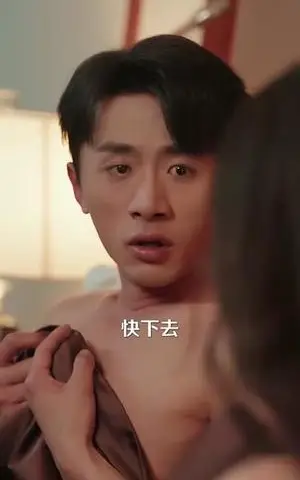 《重回过去他却牵手校花（84集）（夸克网盘）》短剧封面