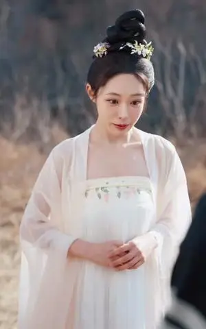 《双穿：开局面包换女仆（80集）李俊良&胡继月（夸克网盘）》短剧封面