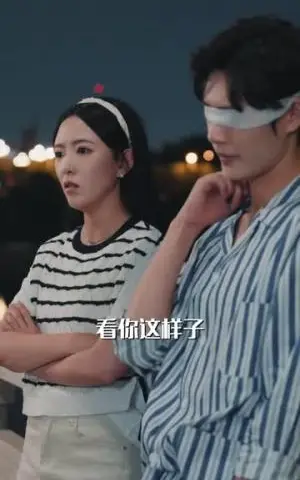 《重生七零神医小辣媳（75集）张启璇（夸克网盘）》短剧封面