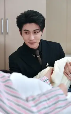 《夫人灾年来的，爱吃点怎么了》短剧封面