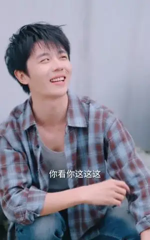 《拥有透视眼，破烂王变鉴宝王》短剧封面