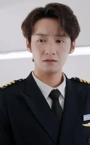 《飞机爆炸循环七次后，我不救了》短剧封面