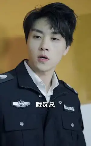 《保安潇洒哥开局救下绝美总裁（80集）郭谨睿&罗欢（夸克网盘）》短剧封面
