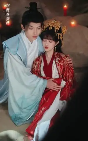《吻醒千年妖尊后，我被绑定了》短剧封面