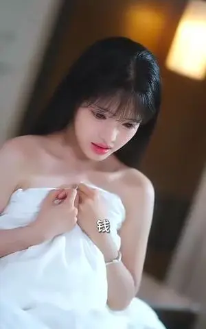 《揣崽后，小可怜被许少捧上云端》短剧封面