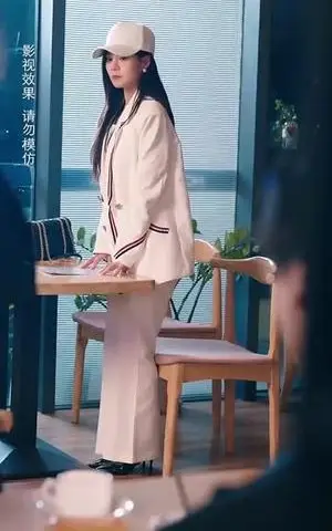 《裴律请降临我手心（70集）李彬航＆郭伊慧（夸克网盘）》短剧封面