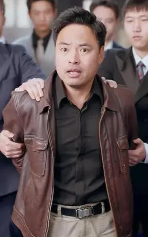 《我捐的博物馆怎么都是假货》短剧封面
