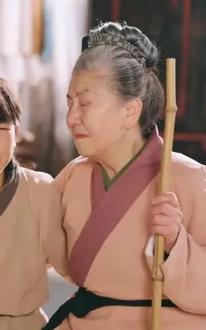 《全家穿成古代房奴，开小卖部发家（63集）李语轩&赵文焯&金花（夸克网盘）》短剧封面