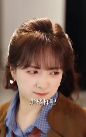 《和商总隐婚后，他冷面人设崩了（80集）刘叁肆＆初夏（夸克网盘）》短剧封面