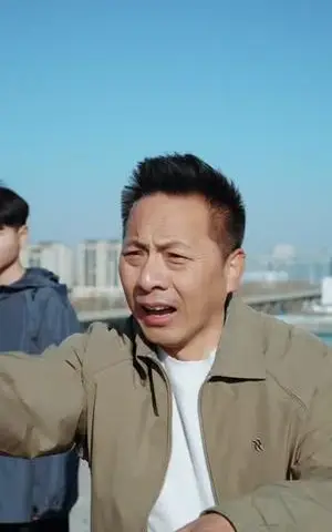 《再咬一口不松手（85集）张东梓&谢春懿（夸克网盘）》短剧封面