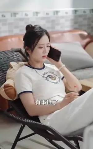 《坠机重生后我成了救世主（46集）雨欣（夸克网盘）》短剧封面
