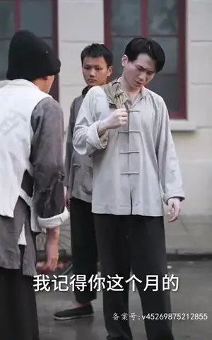 《我有一扇奇迹双穿门》短剧封面