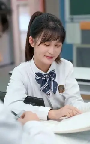 《让我退学，我反手震惊学术界》短剧封面