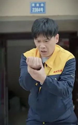 《恐怖末班车》短剧封面