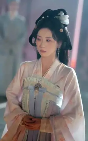 《皇后低头看看朕（67集）胡耀文&沈淮》短剧封面