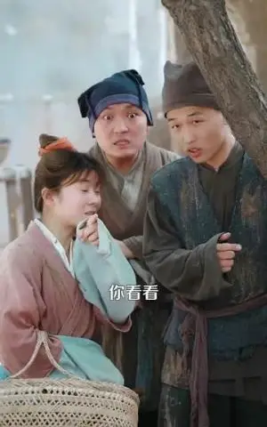 《荒年全村啃树皮我带全家咔咔炫肉（164集）鲜嘉臣&瑾萱（夸克网盘）》短剧封面