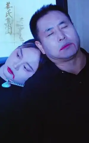 《她的玫瑰藏着刀（80集）段平&王玥伊（夸克网盘）》短剧封面