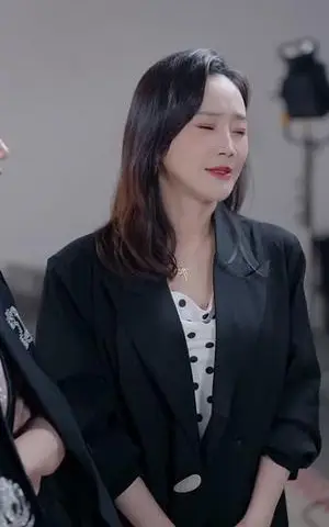 《重生后，影帝先生天天让我疼》短剧封面