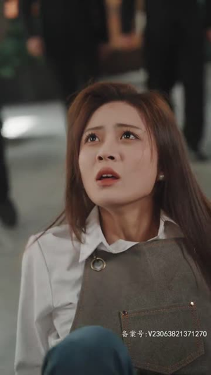 《她不哄他了》短剧封面