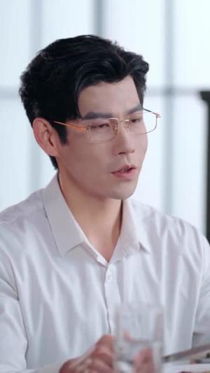 《我的闪婚老公竟对我蓄谋已久》短剧封面