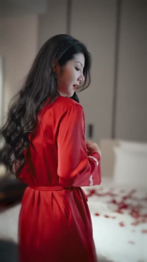 《阴差阳错恋上你》短剧封面