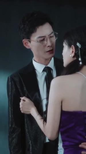我被京圈太子爷缠上了（98集）冯铭潮＆陈露茜（夸克网盘） - 古装短剧封面