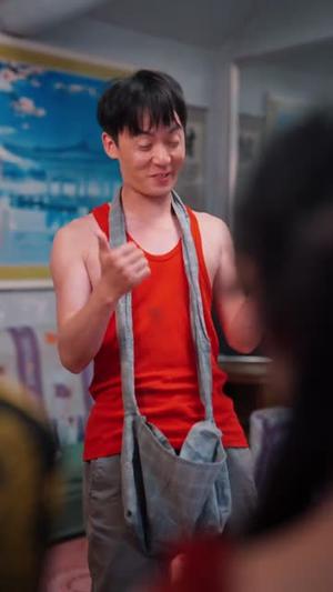 乡村无敌小傻医（66集）王羽铮&步籽颖封面图 - 乡村短剧