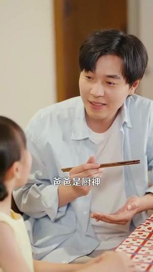 带娃摆摊卖美食竟获得大奖（88集）刘晨宇＆王紫雯封面图 - 家庭短剧