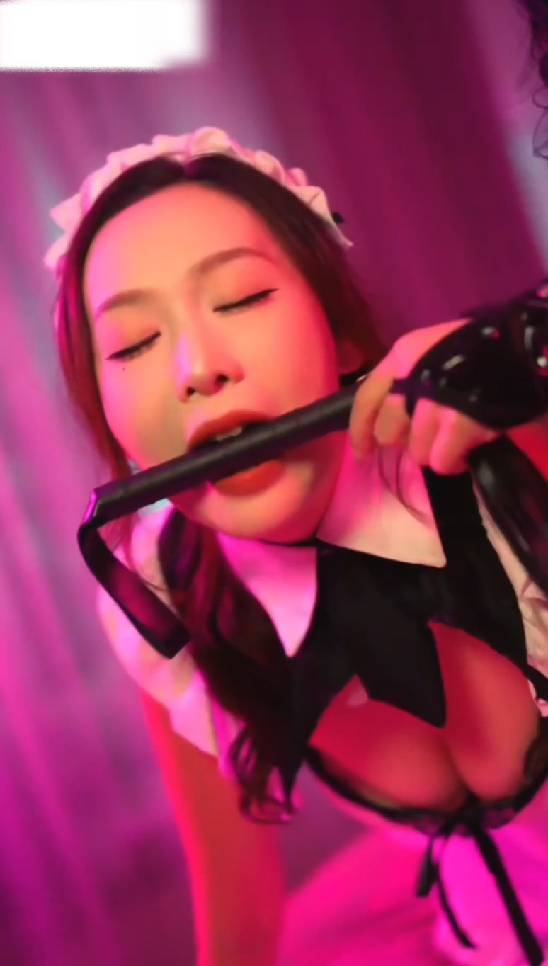 擦边短剧:与姐妹的夜晚 《擦边短剧:与姐妹的夜晚》短剧封面