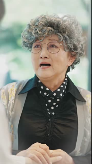《闪婚老公是豪门（100集）》短剧封面