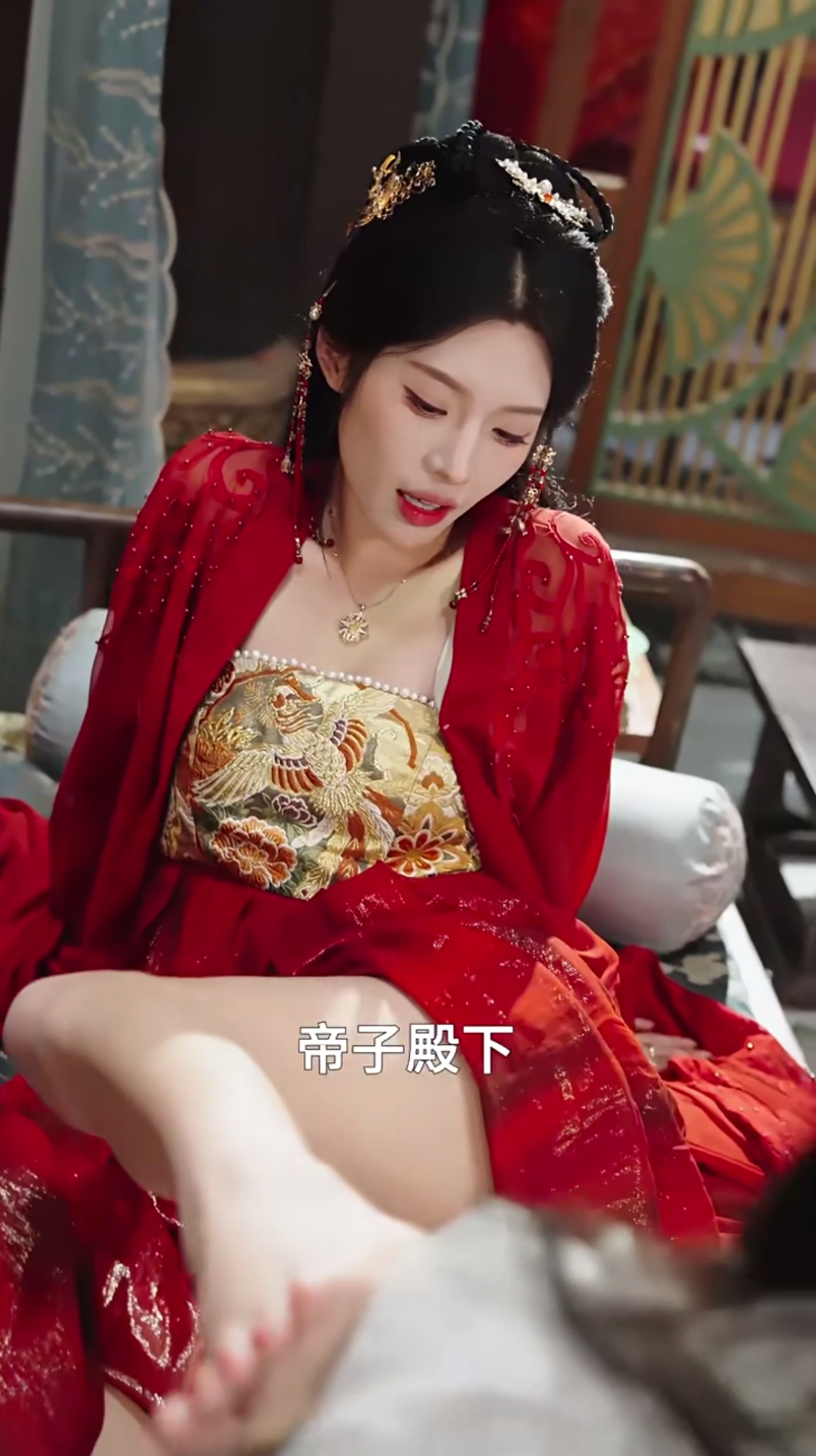 《擦边短剧：开局大帝之子，家族帮我攻略极品仙子&多子多福，家族帮我攻略极品仙子（百度网盘）》短剧封面