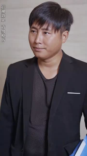 霸道总裁赖上灰姑娘 《霸道总裁赖上灰姑娘》短剧封面