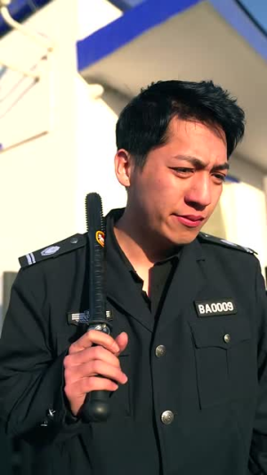 开局为爱冲锋 《开局为爱冲锋》短剧封面