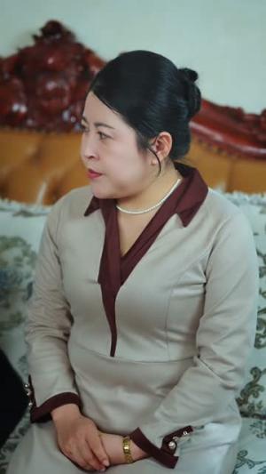 穿成主妇后，富弟追着打钱（82集）锡日苏伦雅＆老迪（夸克网盘）封面