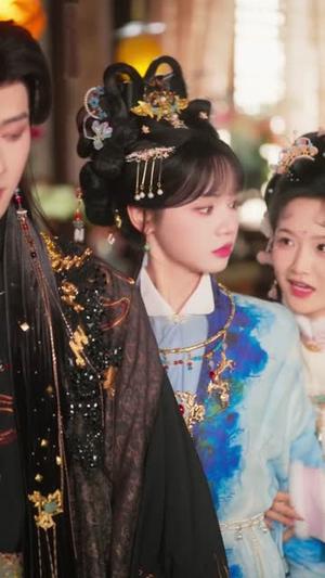 糟糕！和闺蜜一起穿书后把反派玩坏了（75集）陈添祥＆张翅＆至春禾＆刘念（夸克网盘）封面图 - 穿越短剧