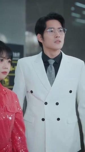轻拥他的月亮（100集）陆绎方＆金雅娜（夸克网盘）封面图 - 爱情短剧
