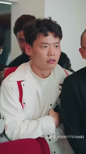 《闪婚后我跟总裁互换了身体》短剧封面