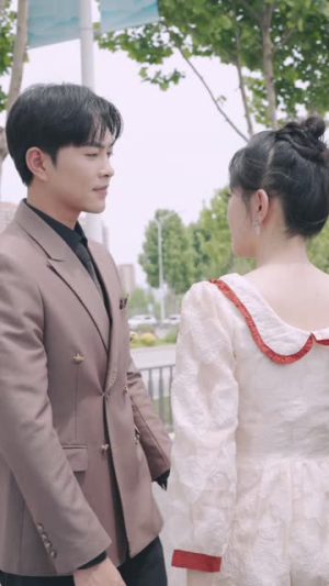 《重生后我成了大佬的心尖宠(101集)》短剧封面