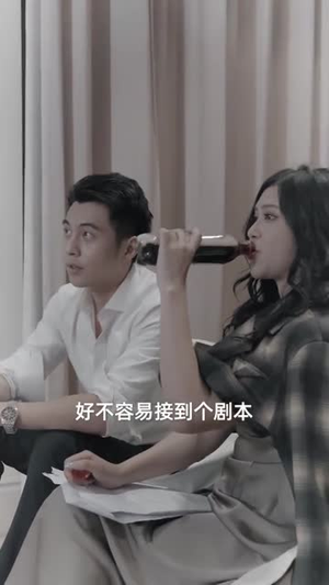《萧总，夫人又在拍吻戏（78集）》短剧封面