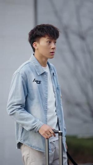 说好我弃少逆袭，怎么变团宠了（76集）陈秋彤&胡栩耀封面图 - 古装仙侠短剧