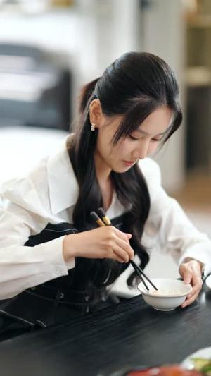 婆婆包了韭菜鸡蛋饺子,我吃完后她崩溃了 《婆婆包了韭菜鸡蛋饺子,我吃完后她崩溃了》短剧封面