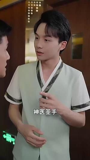 擦边剧：新：绝世圣手&圣手狂少（84集）封面图 - 玄幻短剧