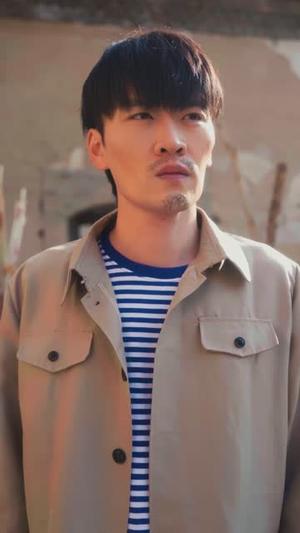 我穿成了校花的恶毒老爹 《我穿成了校花的恶毒老爹》短剧封面