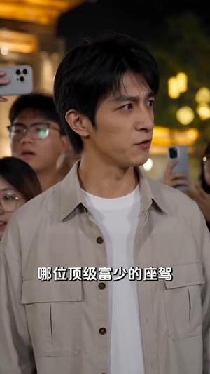 摆摊不留名,治好满江城第二季 《摆摊不留名,治好满江城第二季》短剧封面