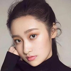 修仙小乞丐,姐姐们亿万宠 《修仙小乞丐,姐姐们亿万宠》短剧封面