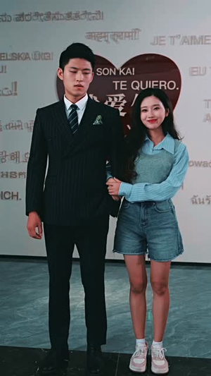 盛总的闪婚娇妻 《盛总的闪婚娇妻》短剧封面