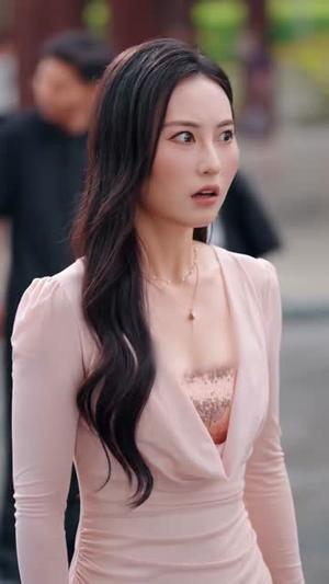 《前女友求接盘，我反手闪婚女神》短剧封面