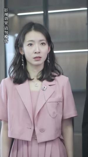擦边剧：我的倾城总裁未婚妻封面图 - 都市短剧